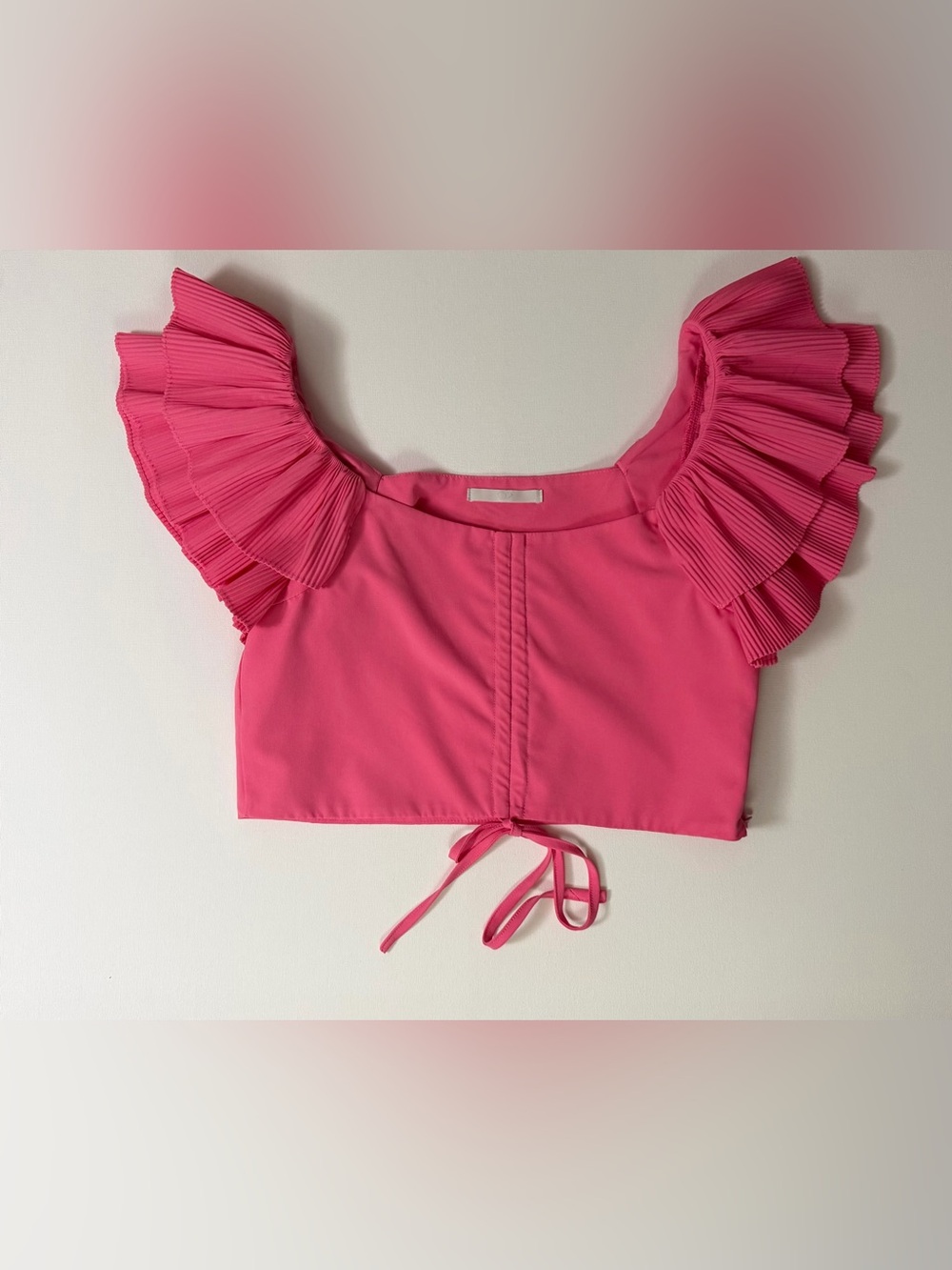 Q-2 Pleated Ruffle Tie-Front Crop Top in Hot Pink
